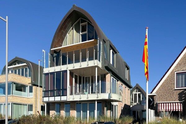 Buitenkant - Moderne villa aan de kust met eigen terras in Egmond aan Zee (5)