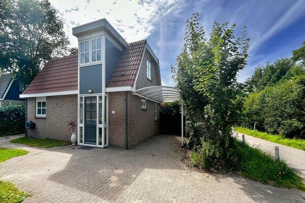 Buitenkant - Villa met een ruime, zonnige tuin in Egmond aan den Hoef (1)