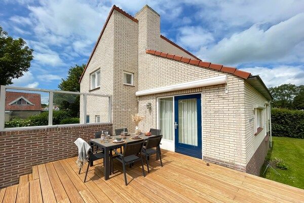 Buitenkant - Friese watervilla voor zes personen in Langweer (2)