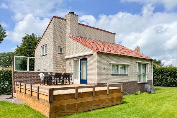 Buitenkant - Friese watervilla voor zes personen in Langweer (4)