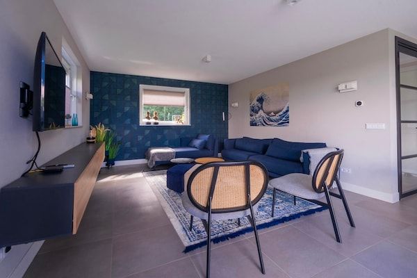 Woonkamer - Watervilla, sauna en strand in Sibculo (2)