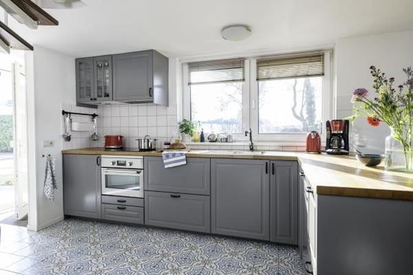 Keuken - Familiehuis mettoegang tot de Loosdrechtse Plassen in Loosdrecht (4)