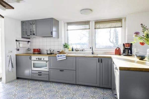 Keuken - Panoramavilla in Loosdrechtse Plassengebied in Loosdrecht (4)
