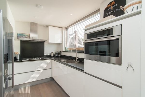 Keuken - Wellnessretraite in de duinen van Egmond in Egmond aan den Hoef (5)