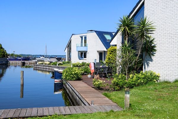 Buitenkant - Ruime Villa in Loosdrecht met Terras in Loosdrecht (1)
