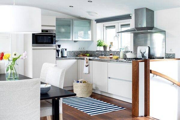 Keuken - Geniet van luxe aan bij de Loosdrechtseplassen in Loosdrecht (4)