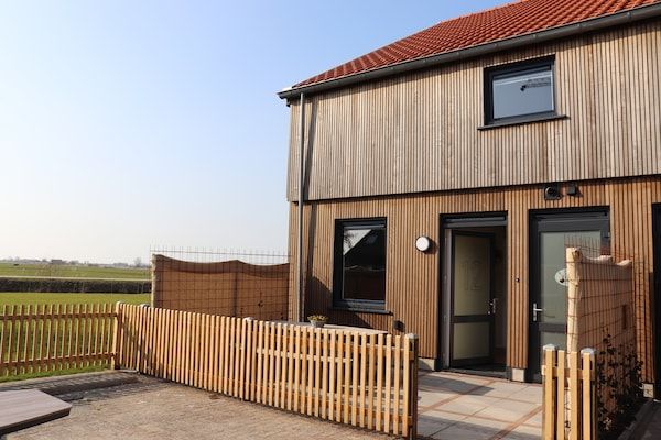 Buitenkant - Compleet nieuwe vakantiewoning in Friesland in leons (1)