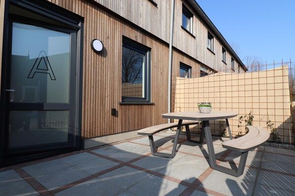 Terras - Compleet nieuwe vakantiewoning in Friesland in leons (5)