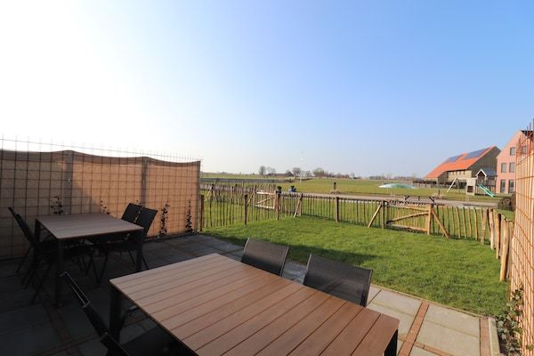 Terras - Compleet nieuwe vakantiewoning in Friesland in leons (5)