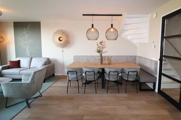 Eetkamer - Compleet nieuwe vakantiewoning in Friesland in leons (4)