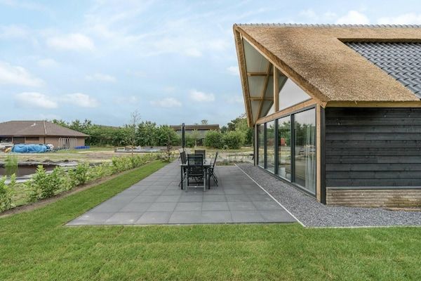 Buitenkant - Luxe landhuis met vijver in Baarle-nassau (1)