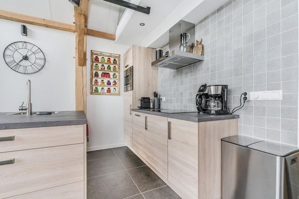 Keuken - Luxe landhuis met vijver in Baarle-nassau (3)