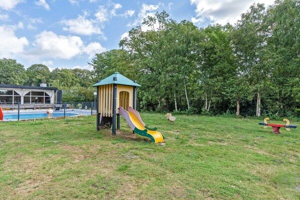 Tuin - Luxe met rieten dak voor maximaal 6 personen in Baarle-nassau (5)