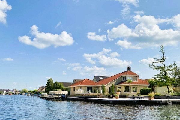 Untagged - Villa op het water in Lemmer (1)