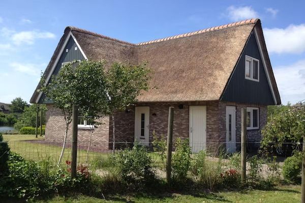 Buitenkant - Luxe strandvilla voor 4 personen in Makkum in Makkum (1)