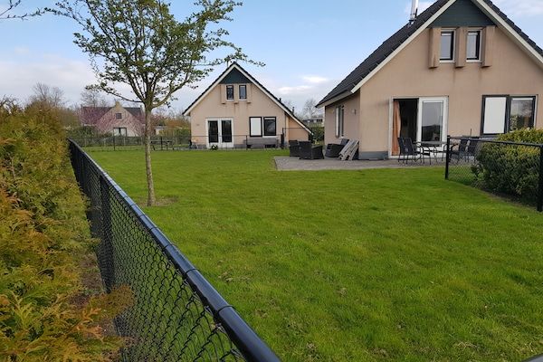 Buitenkant - Stijlvol vakantiehuis in Friesland voor 6 personen in Tzummarum (1)