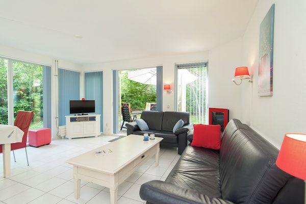 Woonkamer - Vakantiehuis in Oudemirdum bij Friese Meren in Oudemirdum (2)
