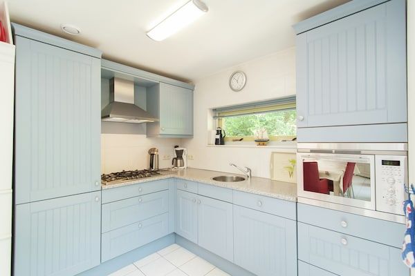 Keuken - Vakantiehuis in Oudemirdum bij Friese Meren in Oudemirdum (4)