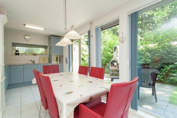 Eetkamer - Vakantiehuis in Oudemirdum bij Friese Meren in Oudemirdum (3)