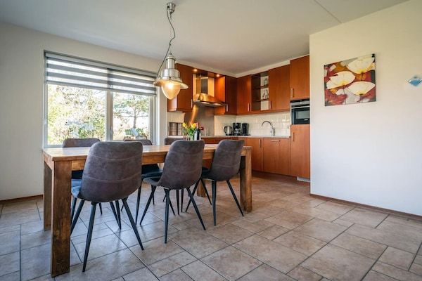 Eetkamer - Villa Texel met sauna in De Koog (3)