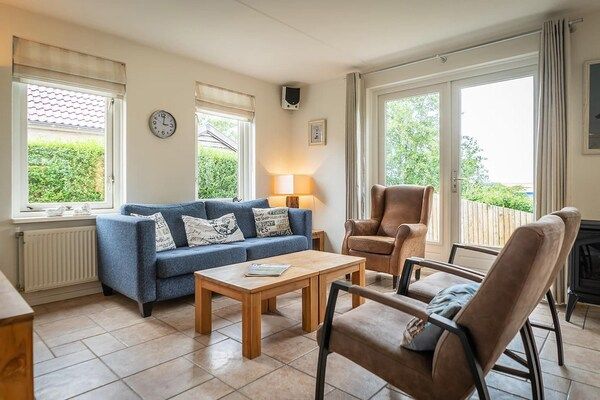 Woonkamer - Spa-retraite met privésauna in De Koog (2)