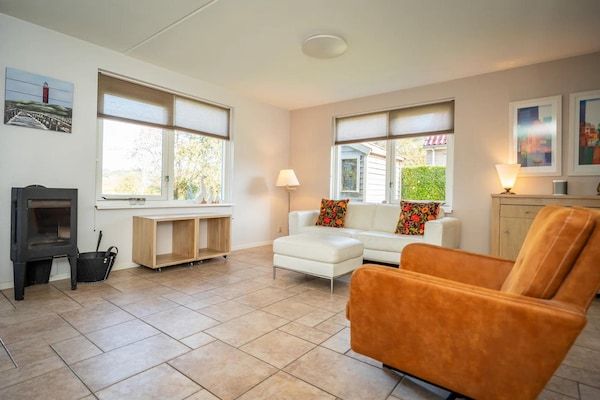 Woonkamer - Villa op Texel in een natuurreservaat in De Koog (2)
