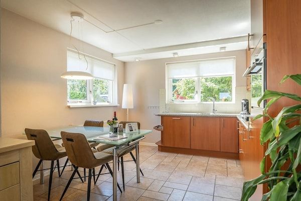Eetkamer - Villa op Texel in een natuurreservaat in De Koog (3)