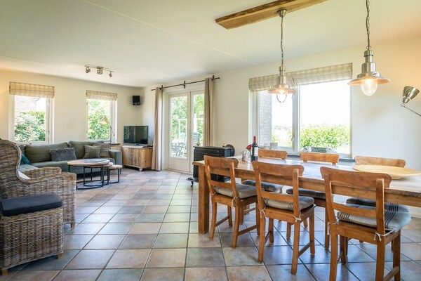 Eetkamer - Vakantie op Texel met Whirlpool in De Koog (3)