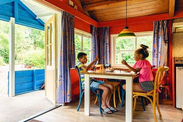 Eetkamer - Huisje in Mexicaanse Stijl in Slagharen in Slagharen (4)