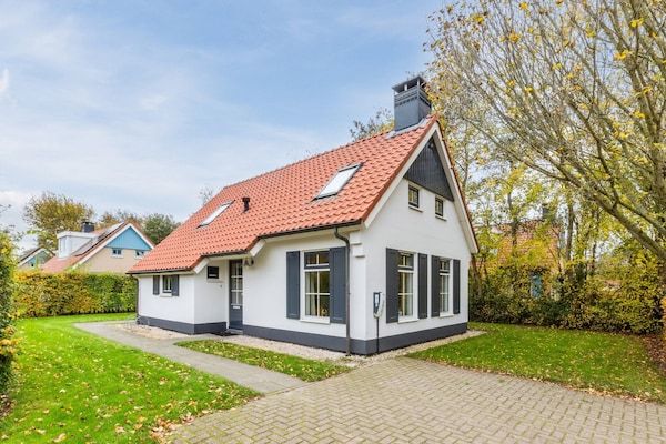 Buitenkant - Ruime Texelse gezinswoningen in De Koog (1)