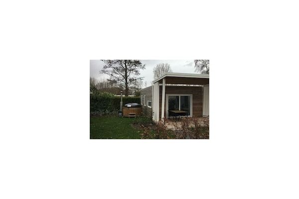 Untagged - Tiny Cottage Hottub 2+2 in Dordrecht (1)