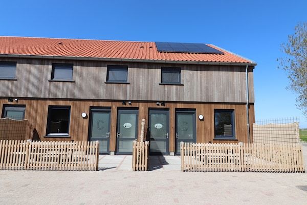 Buitenkant - Nieuw gebouwde groepsvilla in Friesland in Leons (1)