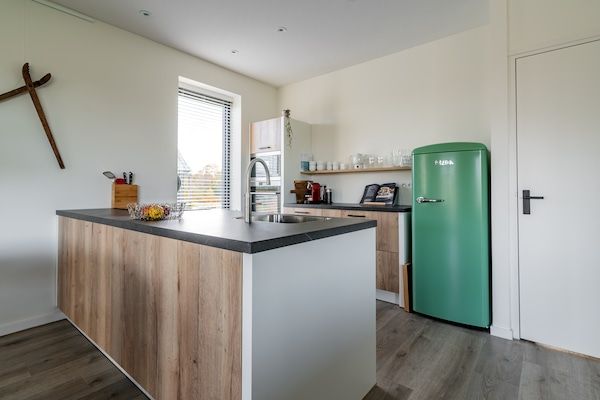 Keuken - Fantastische villa gelegen aan een meer in Sint Nicolaasga (4)