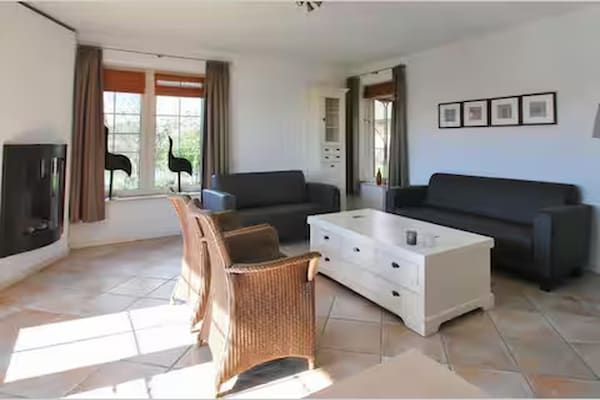Woonkamer - Luxe strandvilla in Makkum met sauna in Makkum (2)