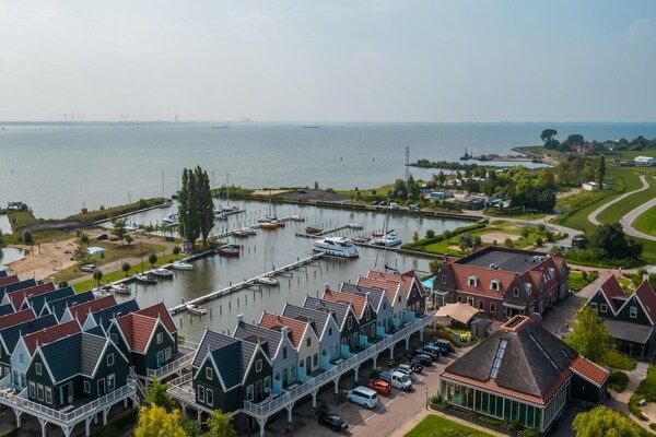 Buitenkant - Vakantiehuis in Uitdam nabij Markermeer in Uitdam (2)