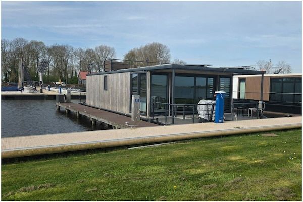 Untagged - ||----------Rust op een woonboot------|| in Offingawier (2)