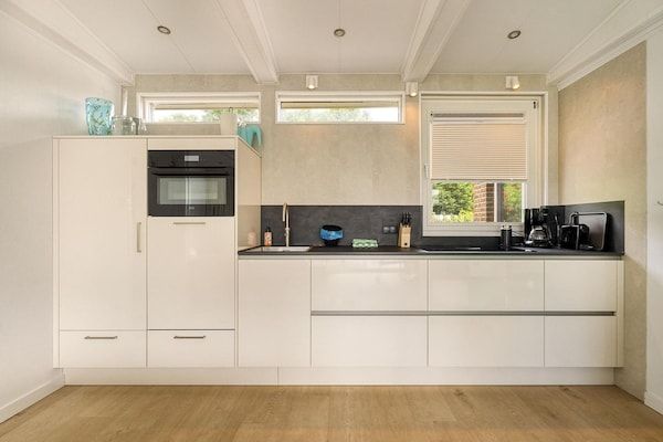 Keuken - Moderne Ecowoning Sint Maartenszee in Sint Maartensvlotbrug (5)