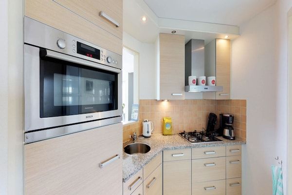 Keuken - Villa aan het water in Nederland in Kortgene (4)