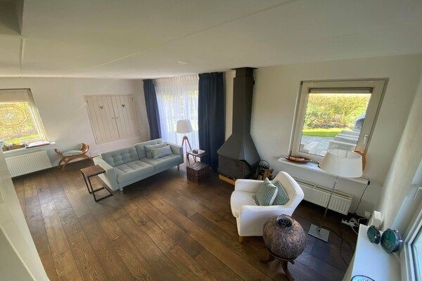 Woonkamer - Rustig gelegen landhuis, nabij Langweer in Sint Nicolaasga (2)