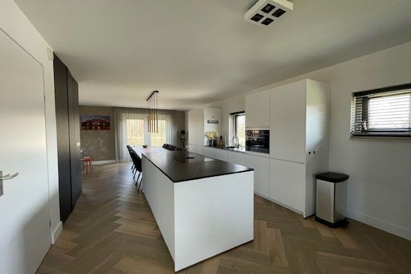 Keuken - Huis met terras in de buurt van Langweerder Wielen in Sint Nicolaasga (4)