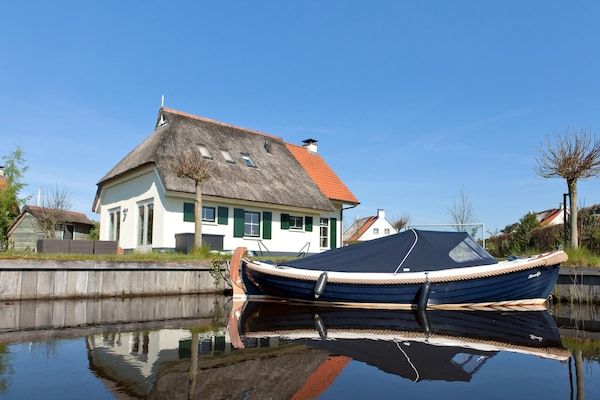 Buitenkant - Huis met terras in de buurt van Langweerder Wielen in Sint Nicolaasga (5)