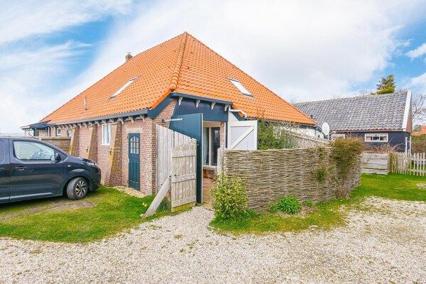 Buitenkant - Sfeervolle vakantiewoning in een voormalige boerderij, midden in de natuur. in Callantsoog (1)