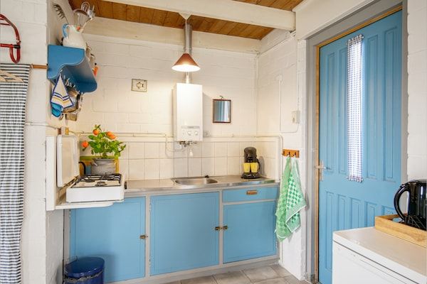 Keuken - Huisdiervriendelijke woning vlakbij het strand in Callantsoog (4)