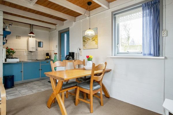 Eetkamer - Huisdiervriendelijke woning vlakbij het strand in Callantsoog (3)