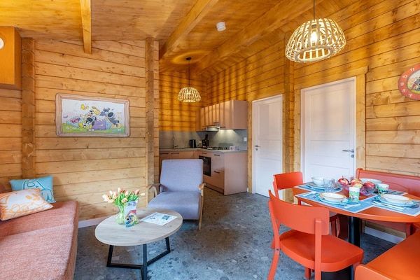Woonkamer - Vakantiehuis in Hoogerheide met gedeeld zwembad in Hoogerheide (2)