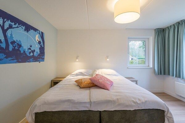 Slaapkamer - Villa in Hoogerheide met privéterras in Hoogerheide (4)