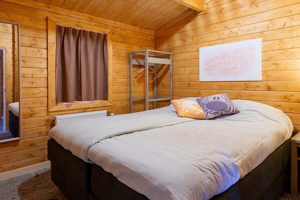 Slaapkamer - Vakantiehuis in Hoogerheide met kinderbox in Hoogerheide (4)