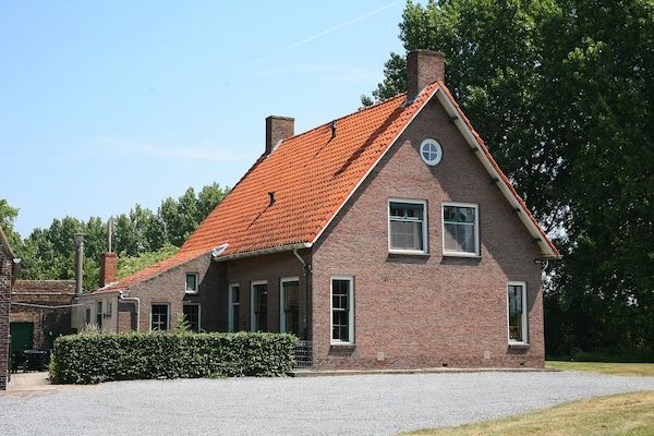 Buitenkant - Huisdiervriendelijke boerderij in Eede (1)
