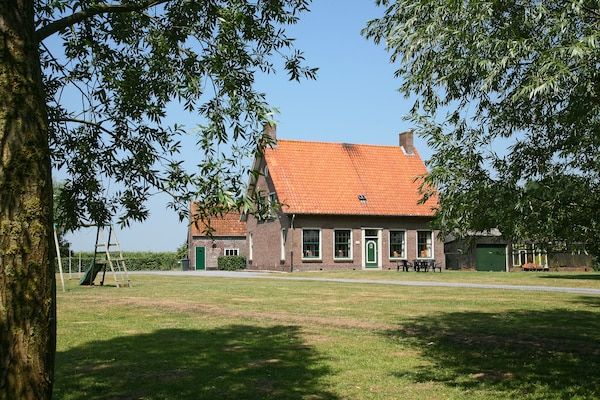 Buitenkant - Huisdiervriendelijke boerderij in Eede (4)