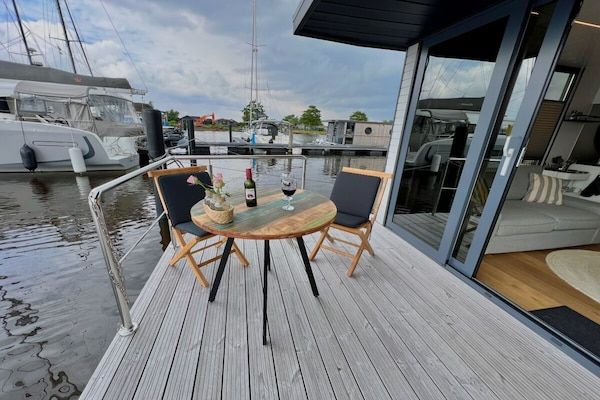 Untagged - Woonboot in Anjum met zwembad in Anjum (5)